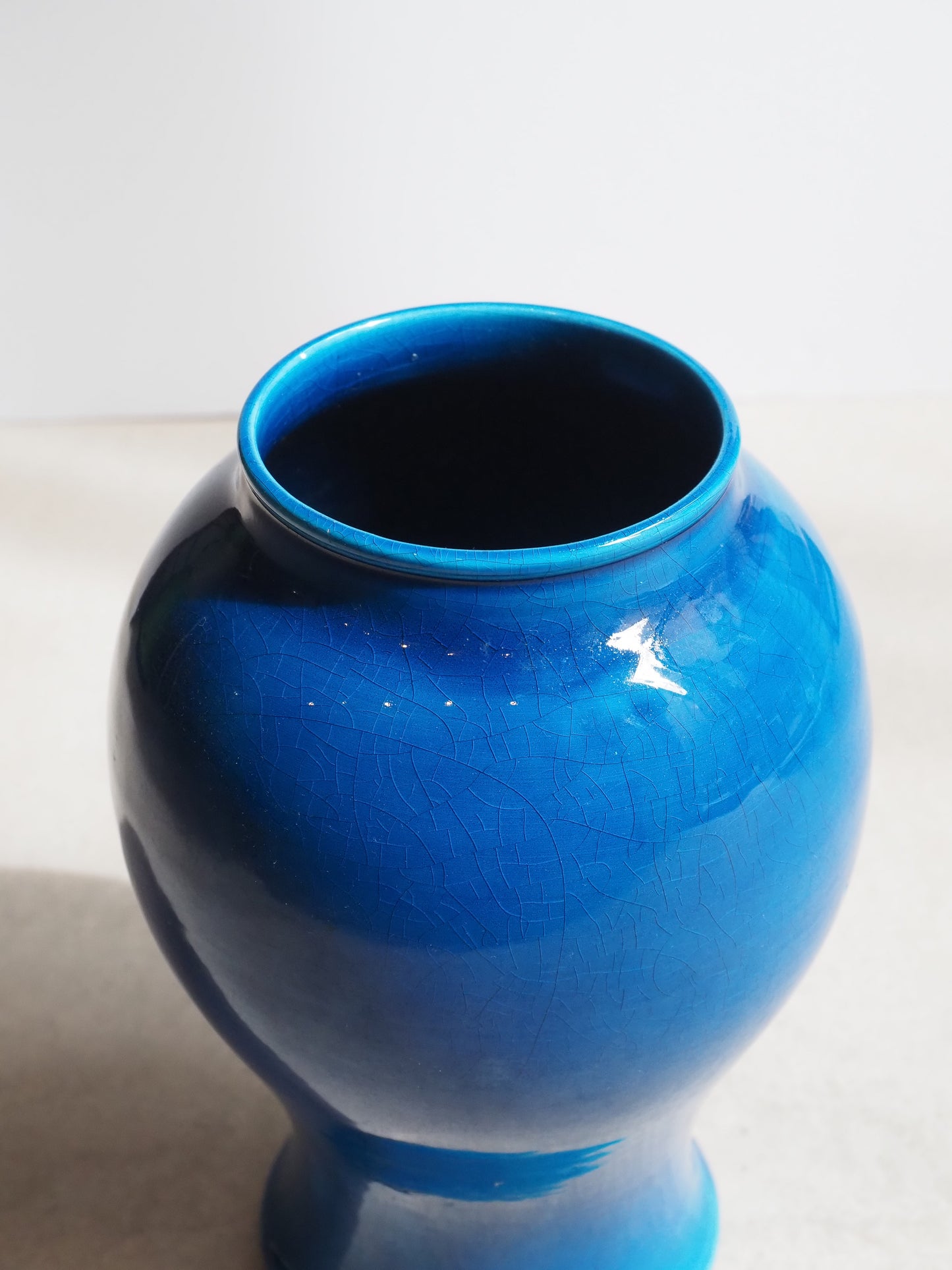 Grand vase bleu de colbat en céramique vintage