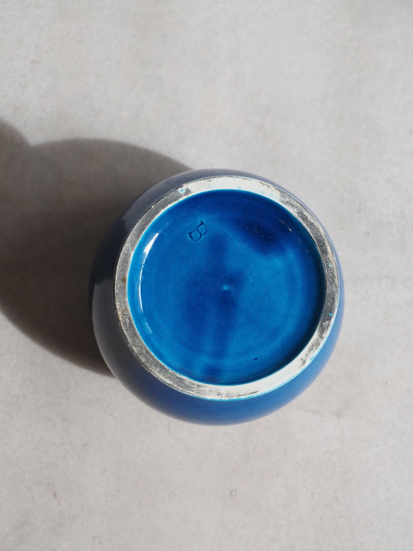 Grand vase bleu de colbat en céramique vintage