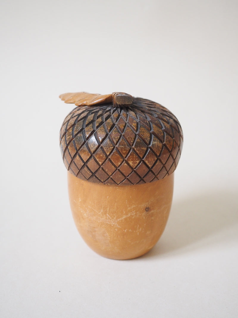 Boite ancienne en buis – Forme de gland – Art populaire