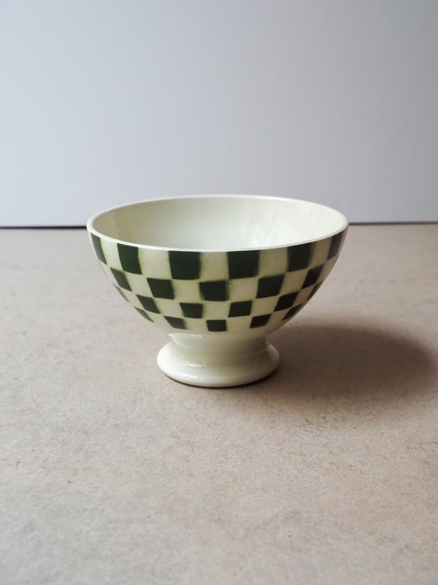 Bol ancien à damier blanc et vert