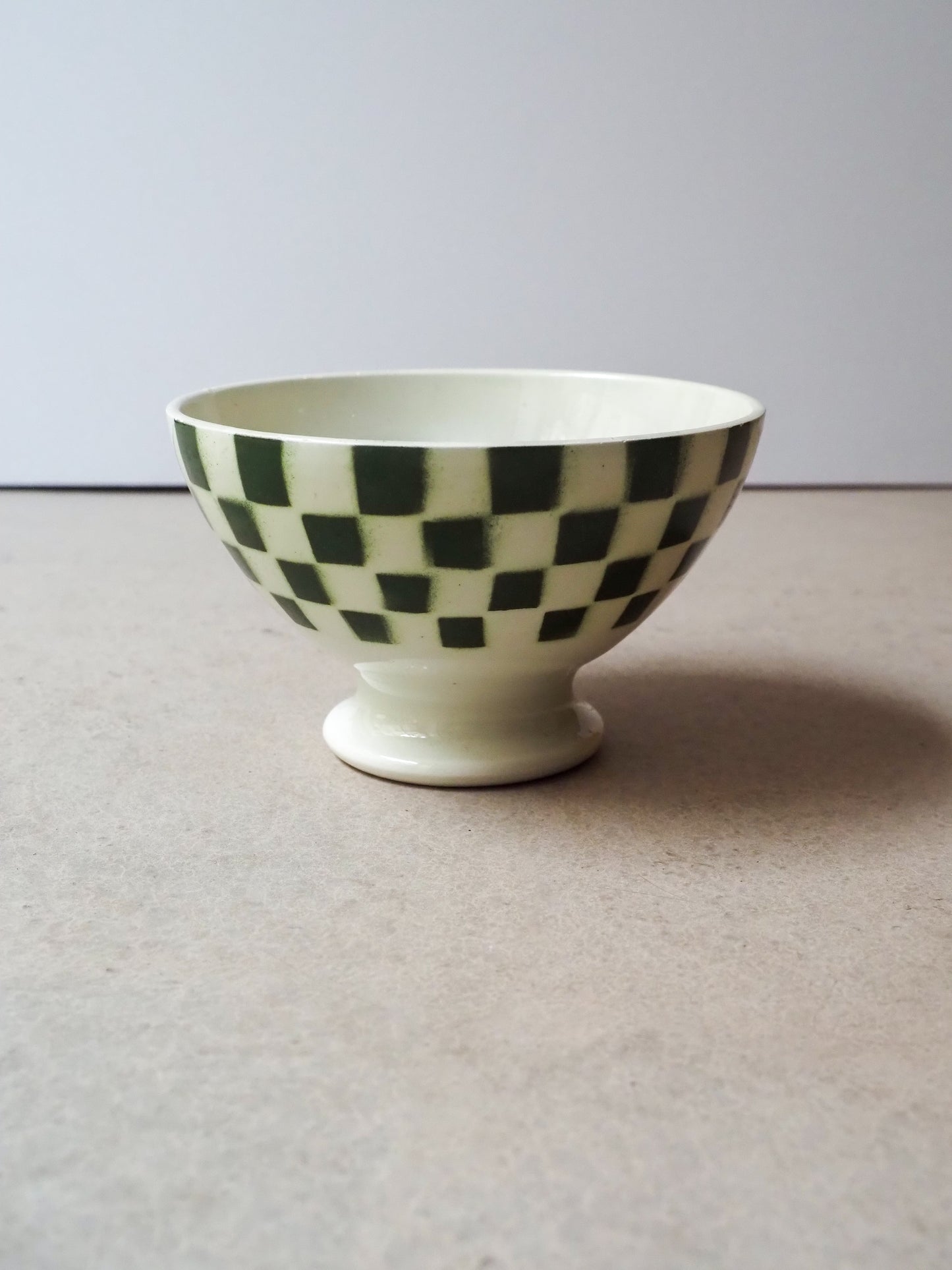 Bol ancien à damier blanc et vert