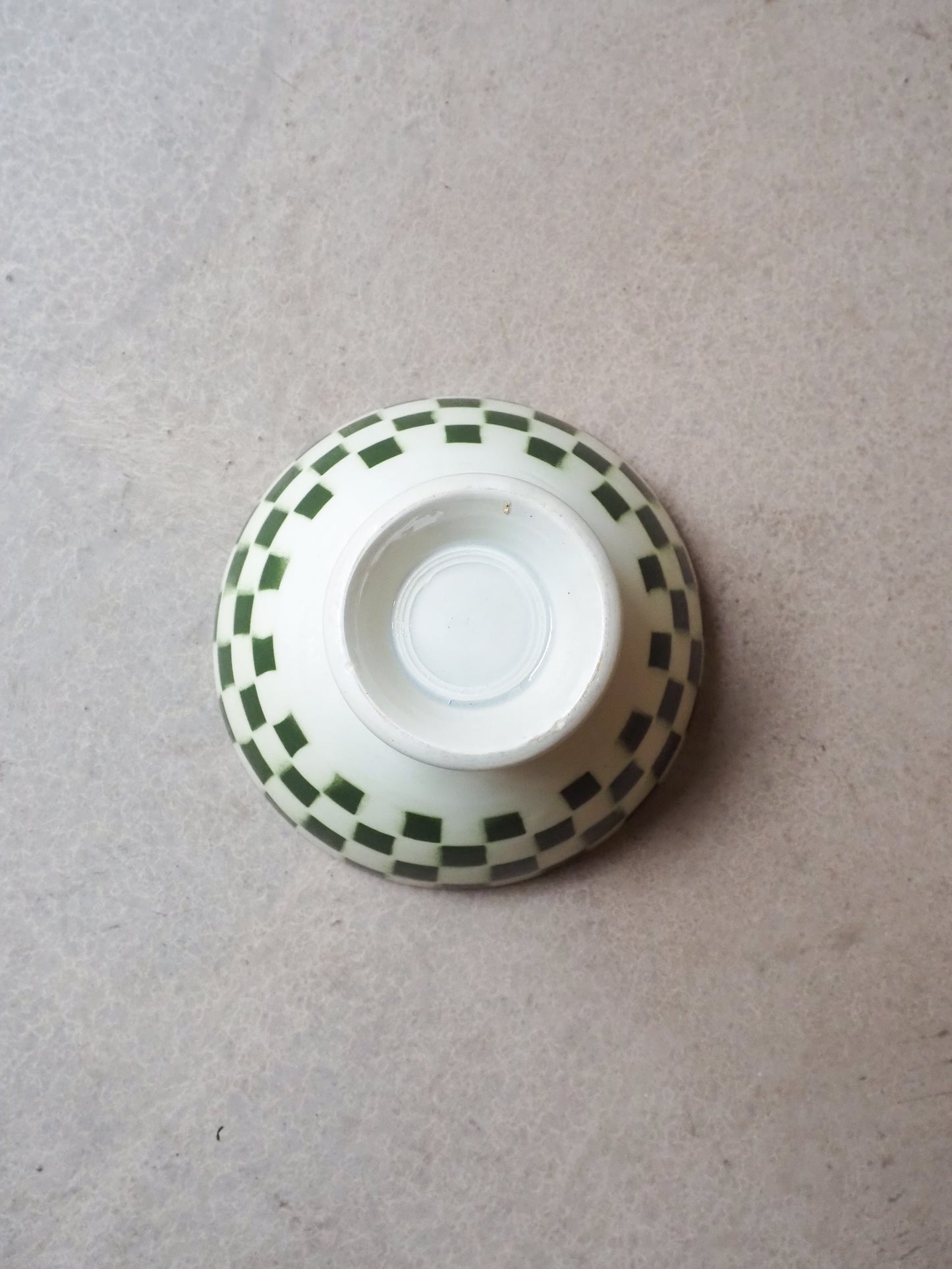 Bol ancien à damier blanc et vert