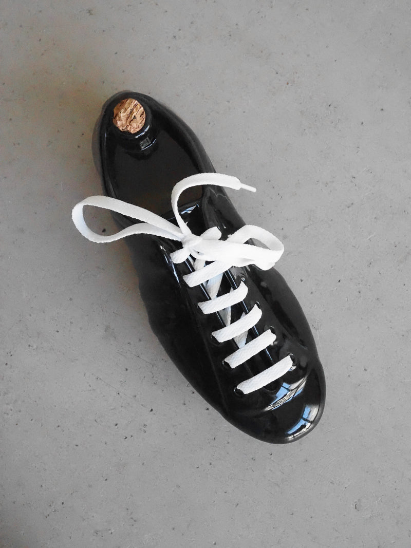 Bouteille en céramique vintage en forme de chaussure de foot