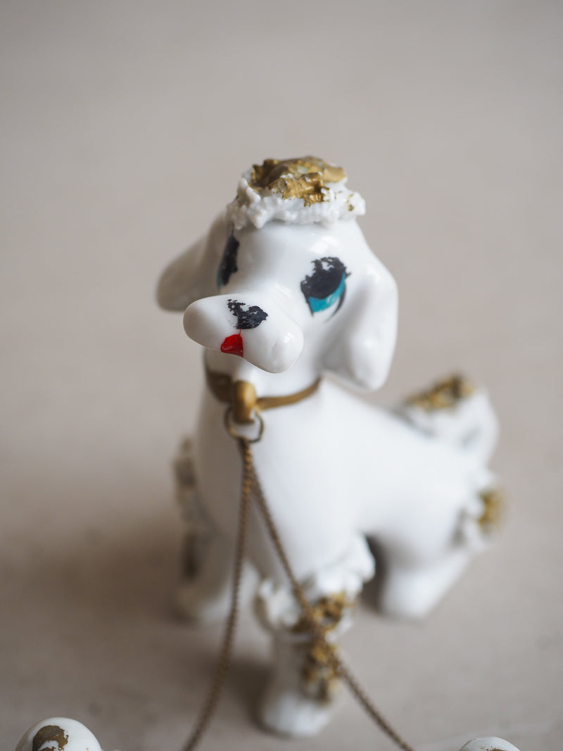 Caniche spaghetti et chiots en porcelaine
