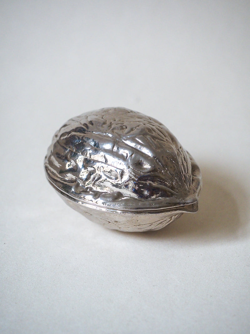 Casse-noix vintage en forme de noix (métal chromé)