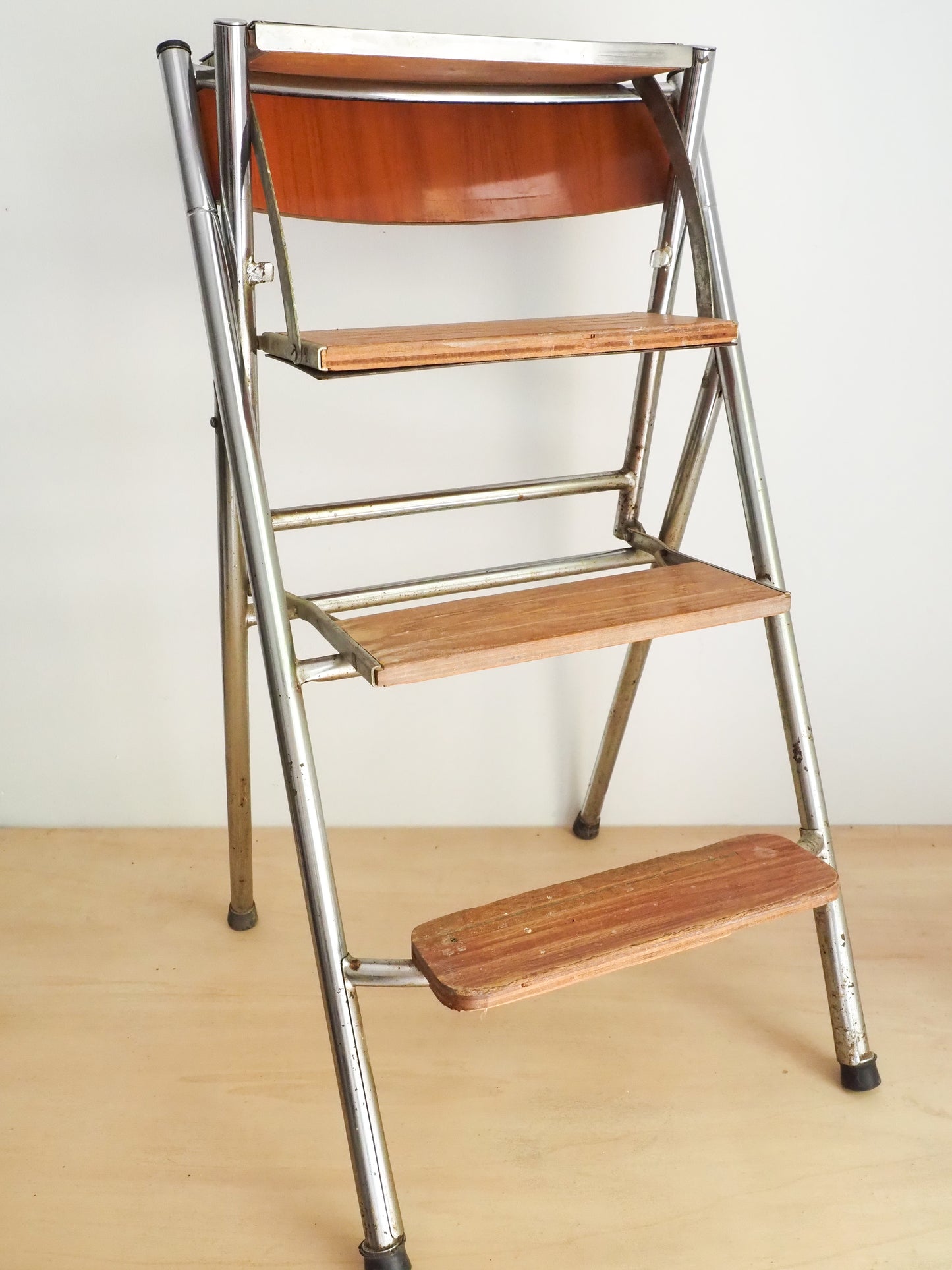 Chaise pliante vintage transformable en escabeau - Formica & chrome
