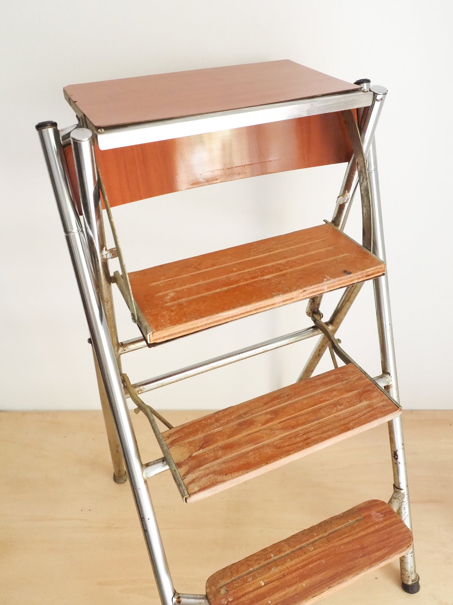 Chaise pliante vintage transformable en escabeau - Formica & chrome