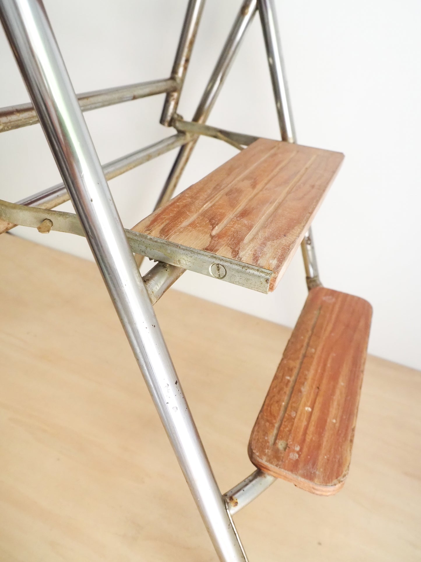 Chaise pliante vintage transformable en escabeau - Formica & chrome
