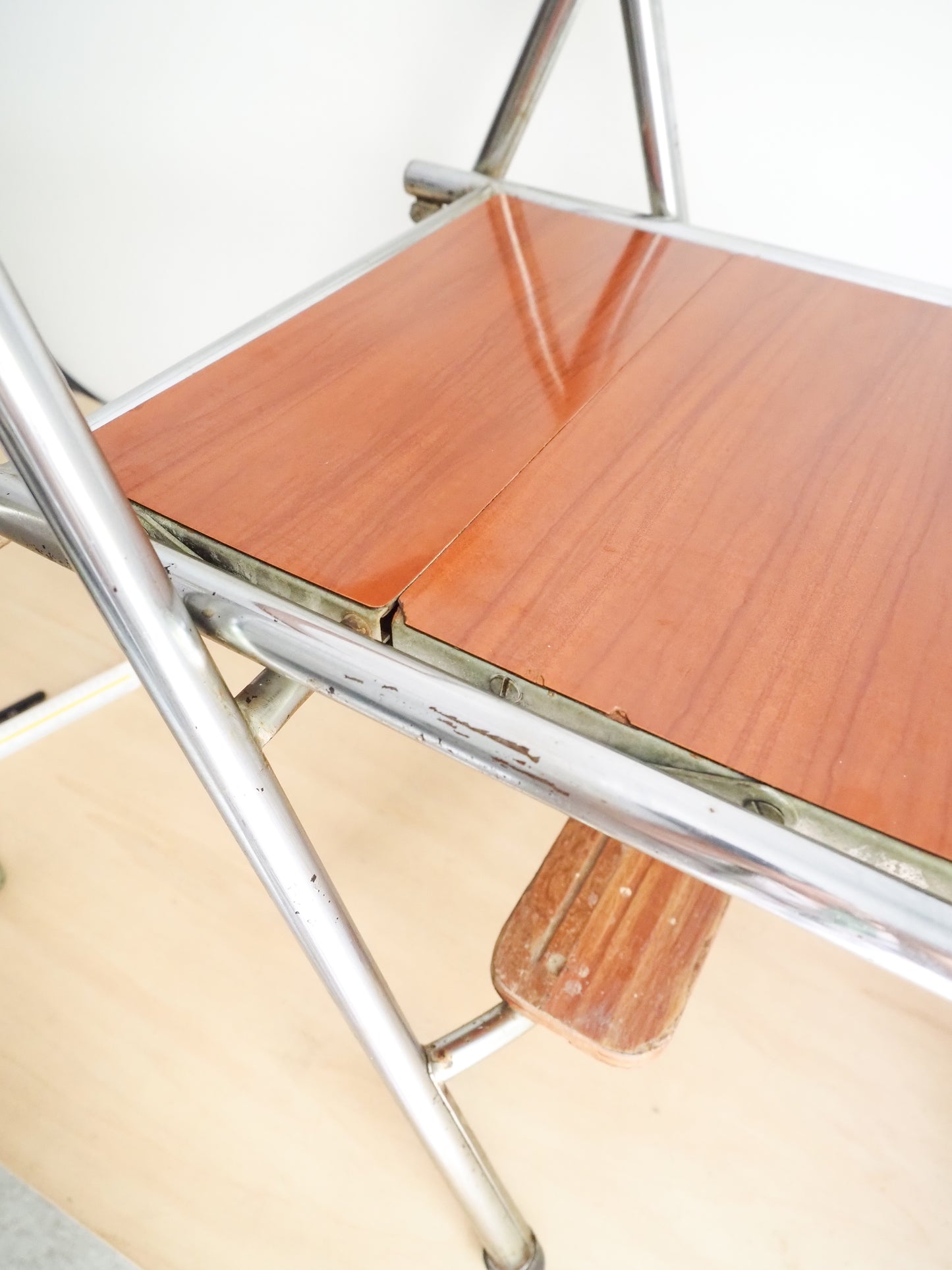 Chaise pliante vintage transformable en escabeau - Formica & chrome