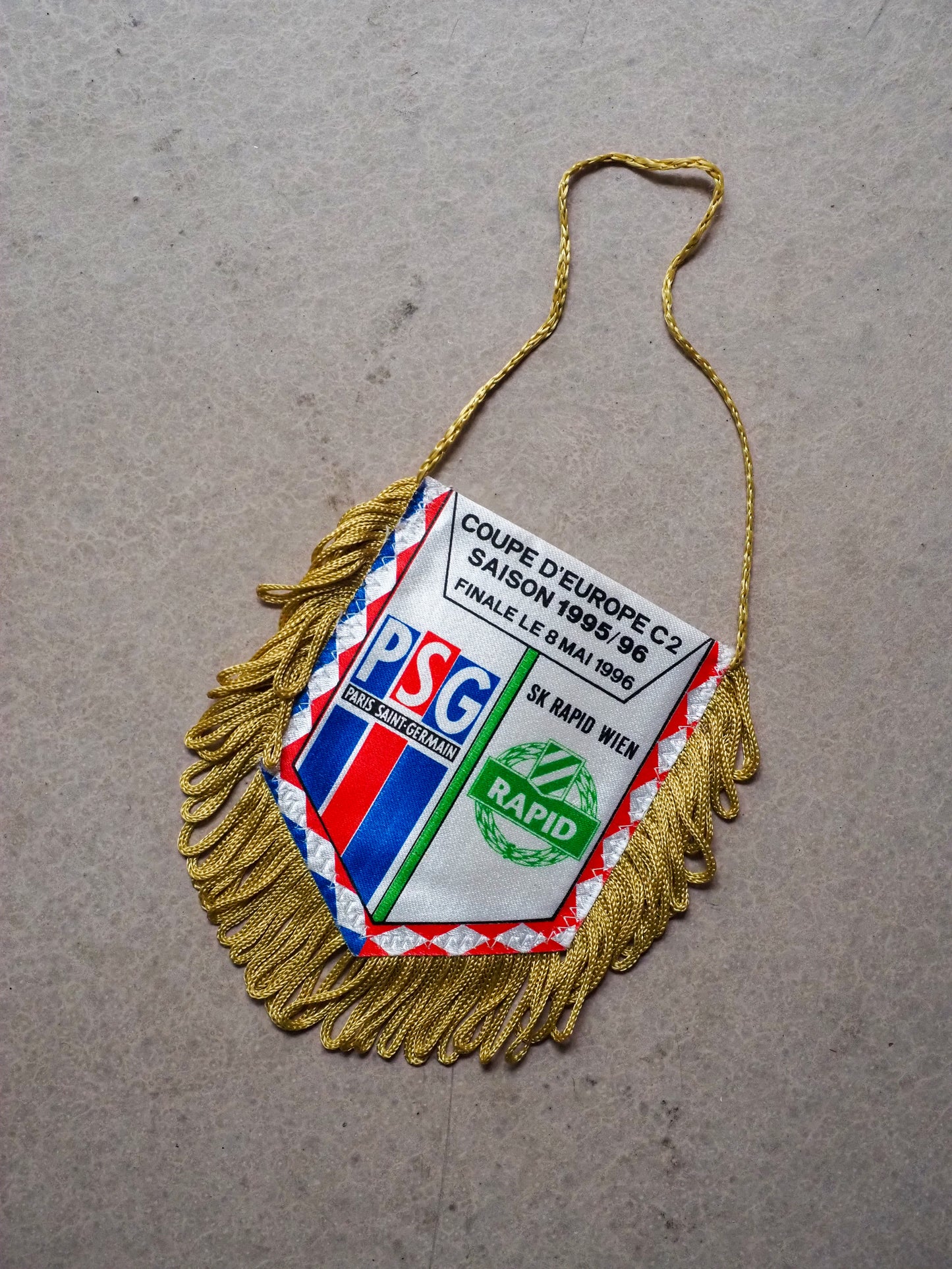 Fanion de Football Vintage – Finale Coupe d’Europe C2 1995/96 - PSG