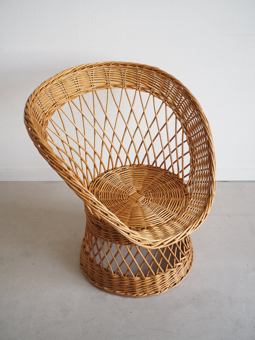 Fauteuil en rotin vintage en forme d'oeuf
