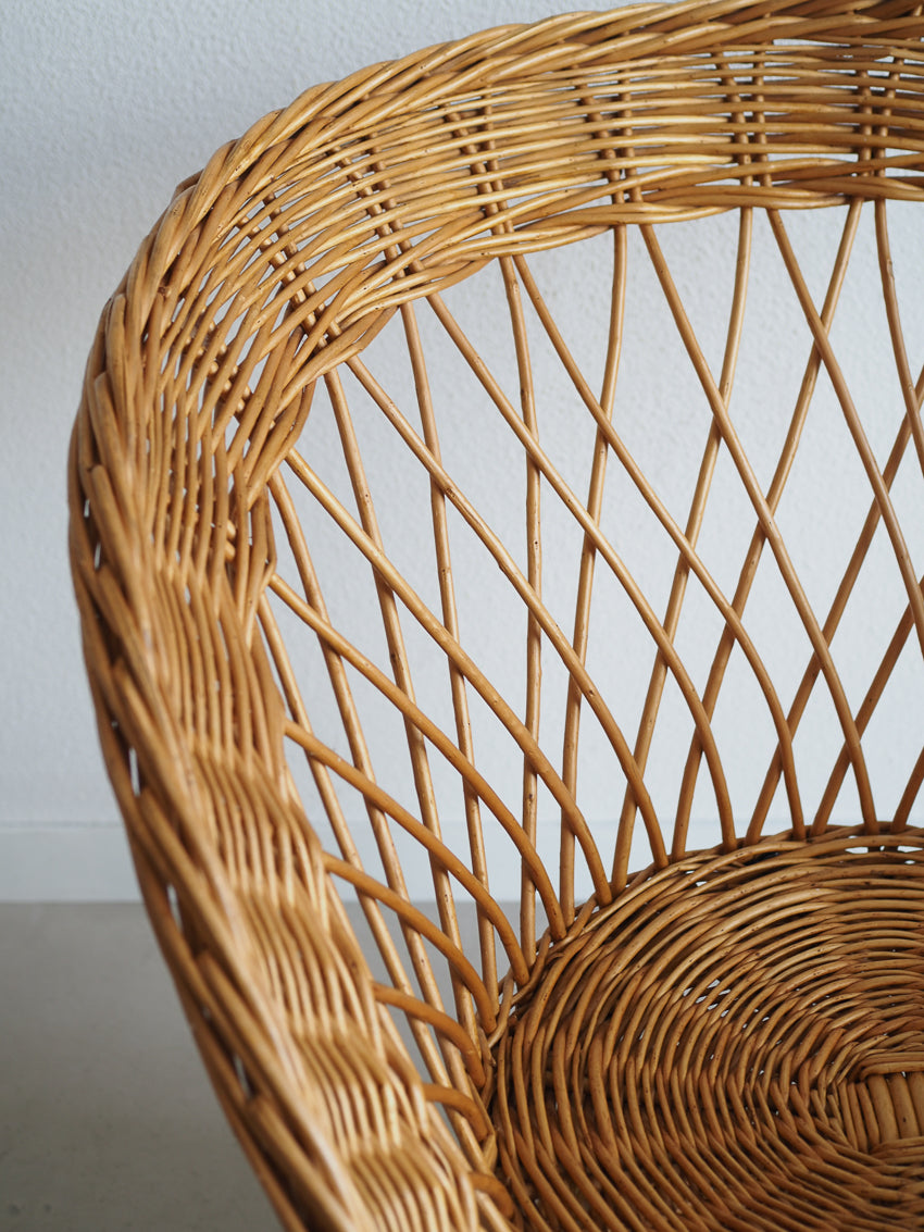 Fauteuil en rotin vintage en forme d'oeuf