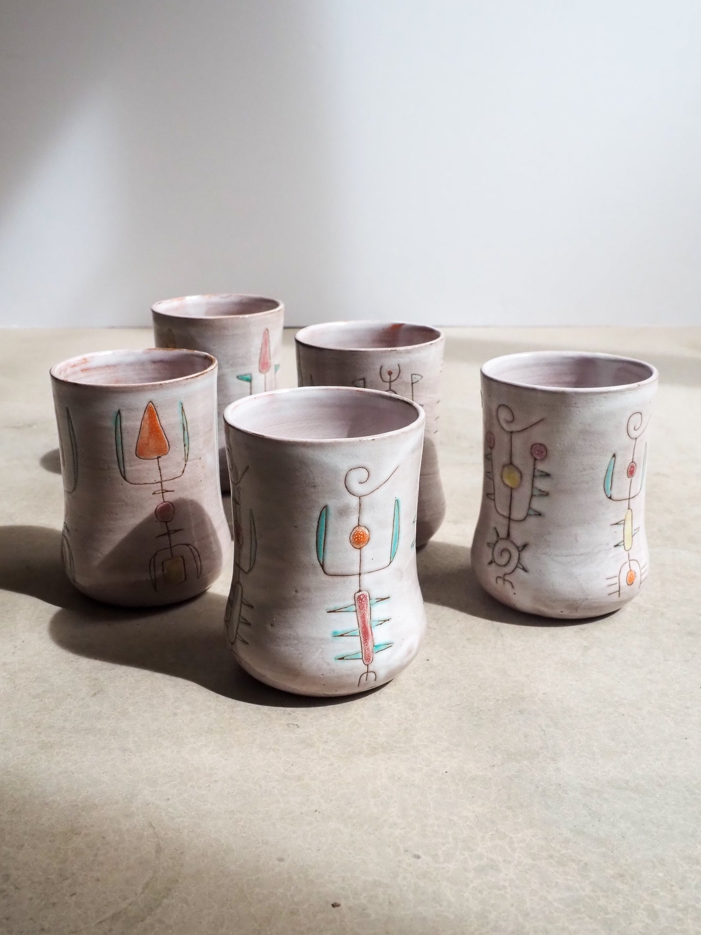 5 gobelets en céramique signés Jean Rivier