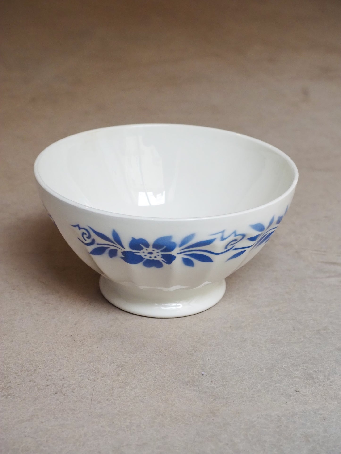 Très grand bol ancien à fleurs bleues ou petit saladier