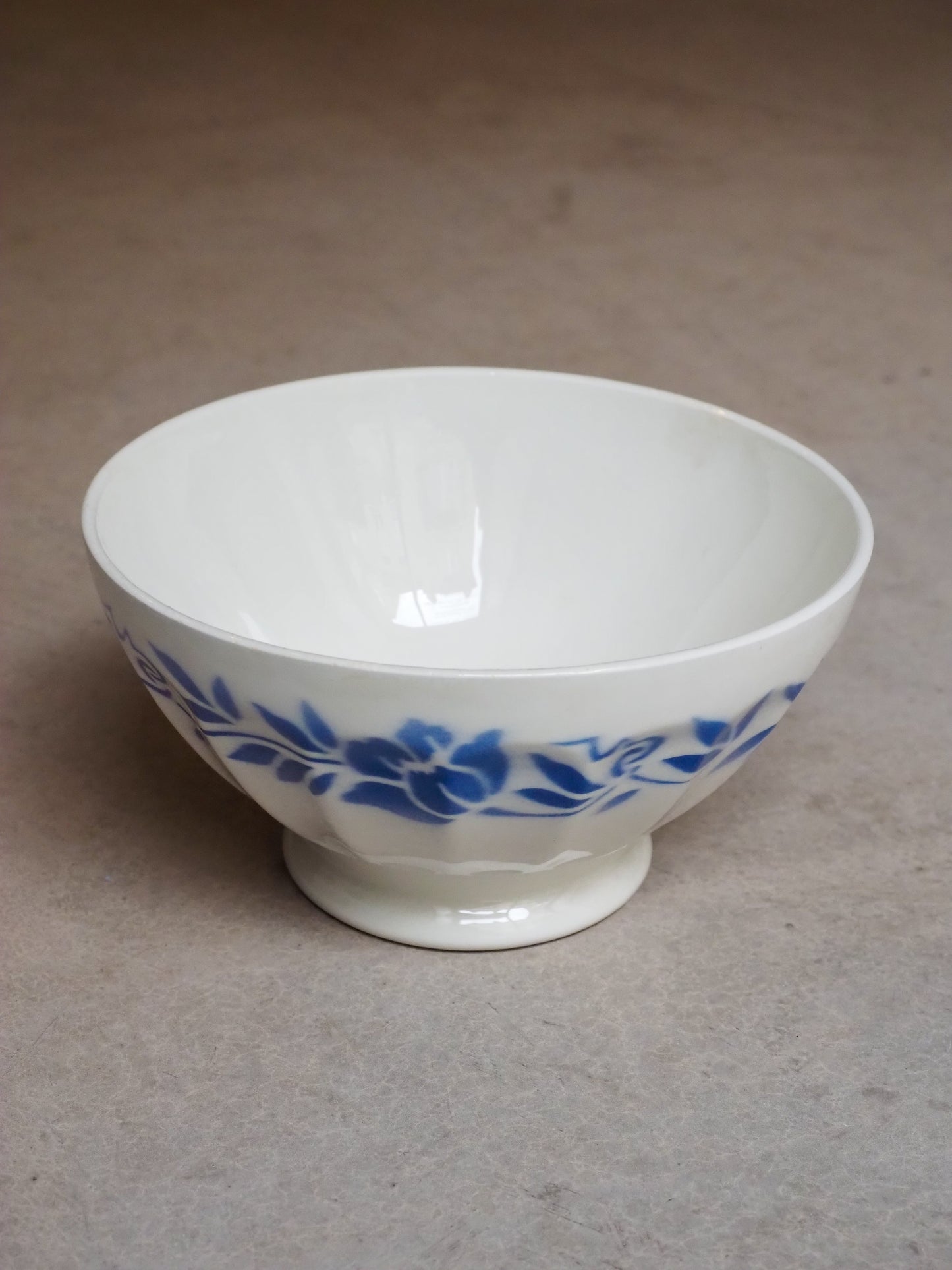 Très grand bol ancien à fleurs bleues ou petit saladier