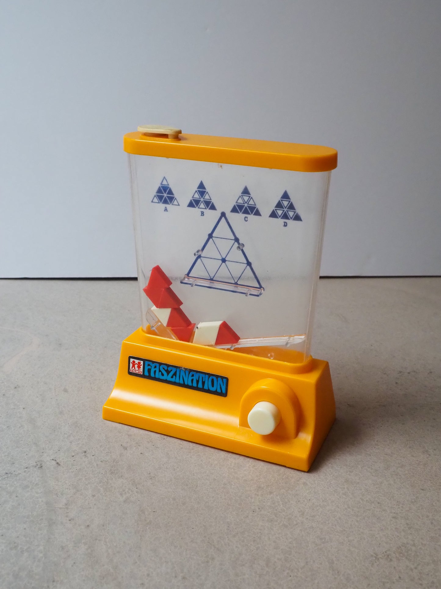 Jeu vintage Tomy - collection Jeu d'O - Triangle