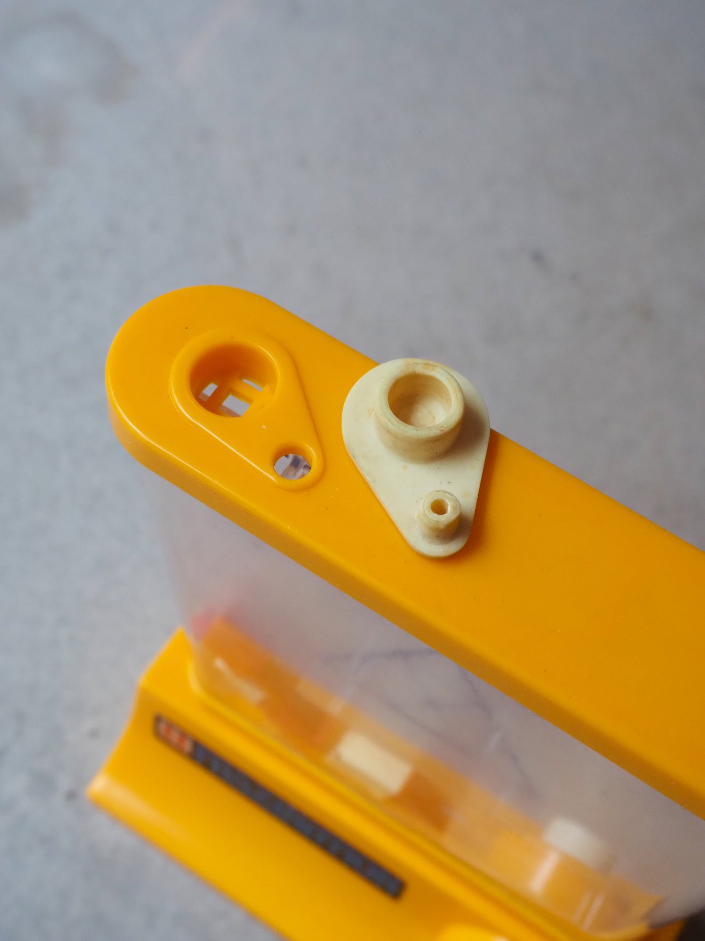 Jeu vintage Tomy - collection Jeu d'O - Triangle