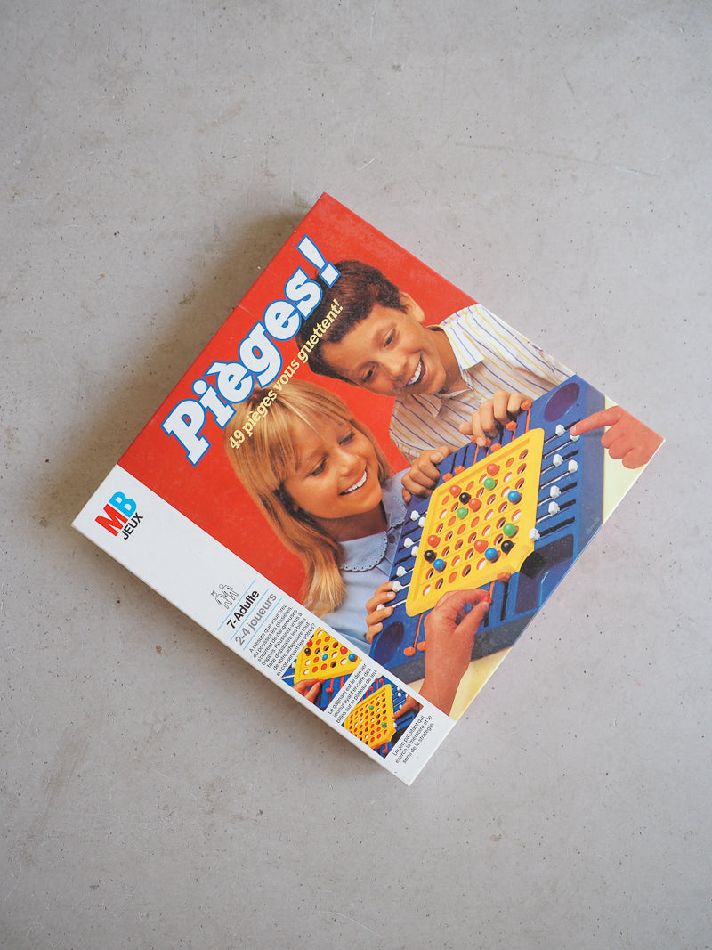 Jeu Pièges neuf sous blister vintage