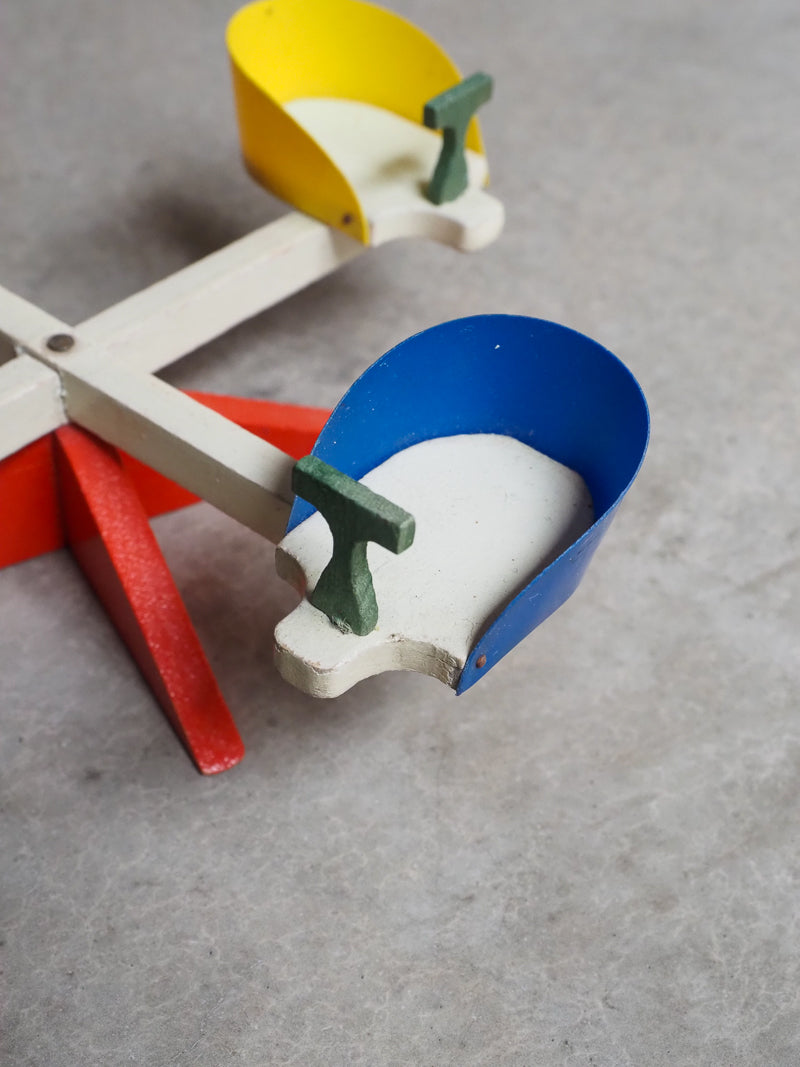 Petit manège vintage en bois – 4 places – Idéal Sylvanian / Playmobil