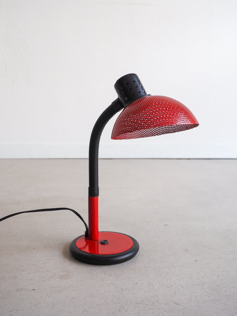 Lampe vintage en métal perforé rouge Aluminor
