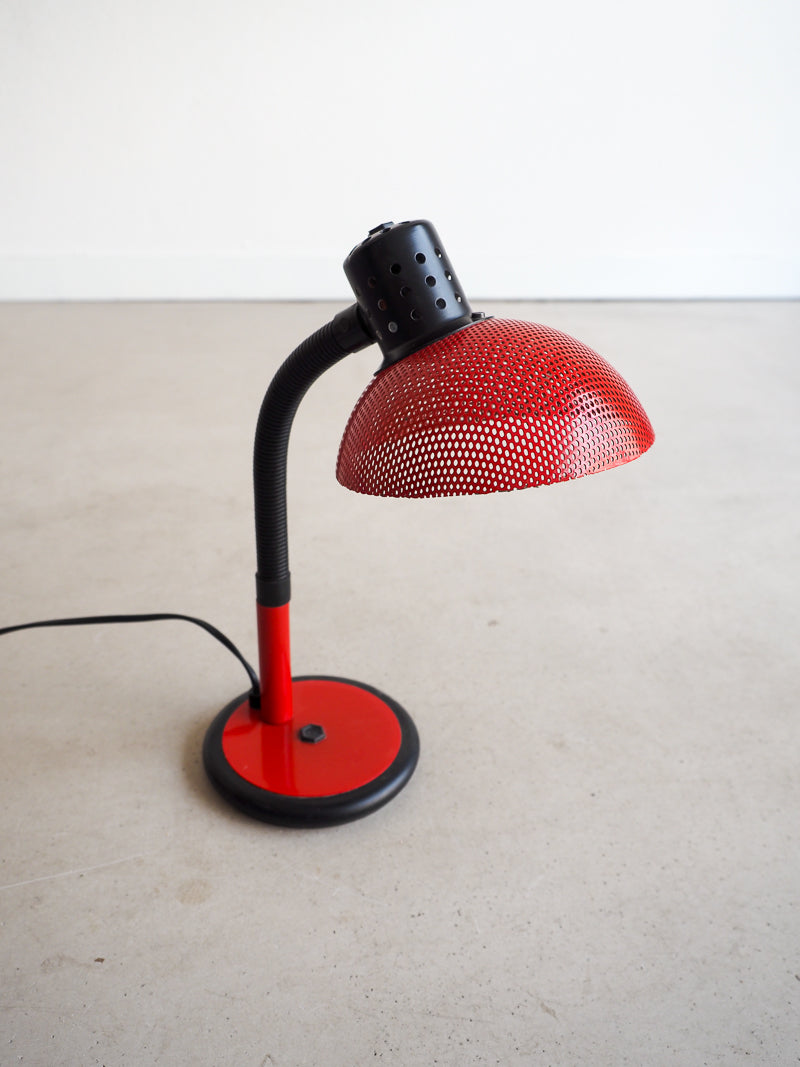 Lampe vintage en métal perforé rouge Aluminor