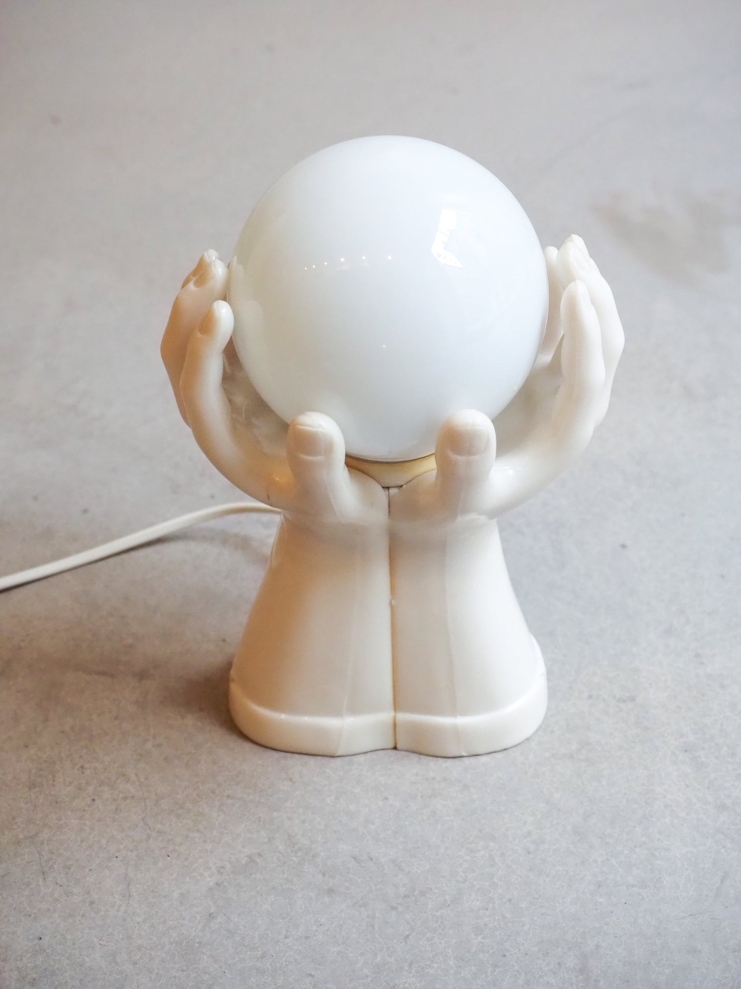 Lampe mains en bakélite vintage