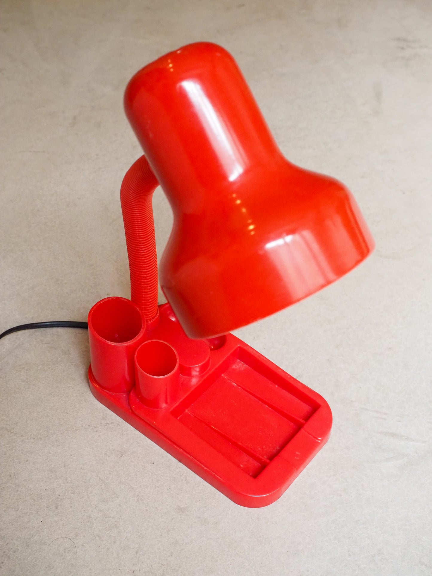 Lampe vintage avec organisateur de bureau rouge