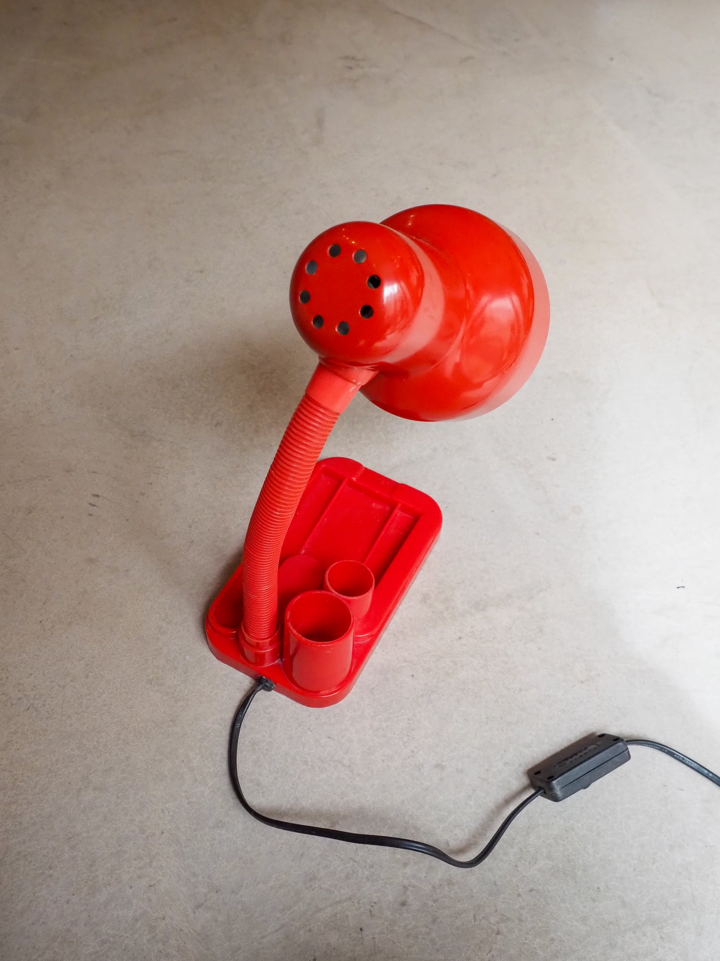 Lampe vintage avec organisateur de bureau rouge