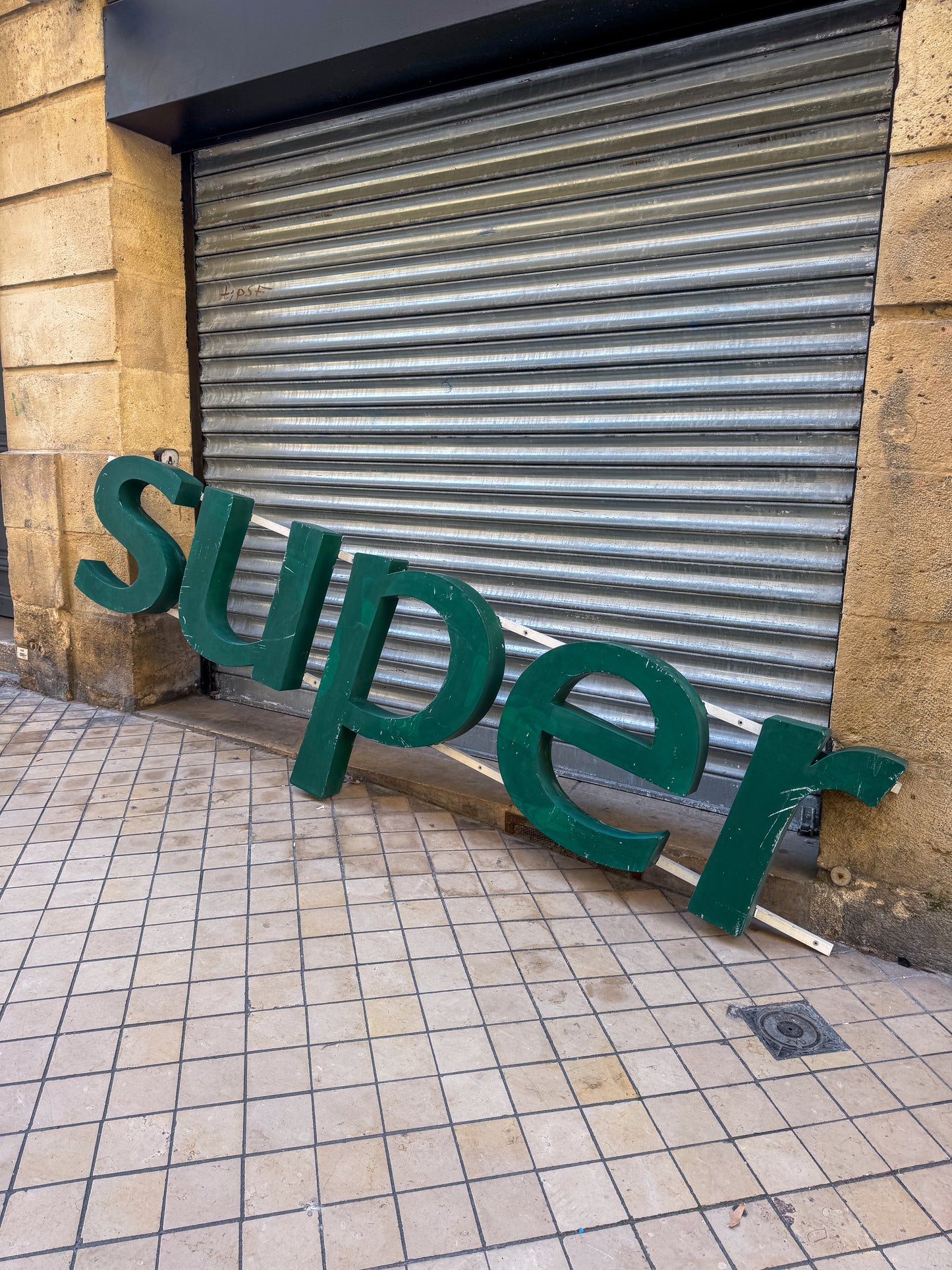 Grande enseigne vintage "SUPER" industriel