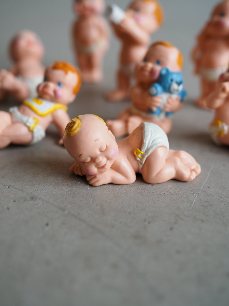 Lot de 8 Magic Babies