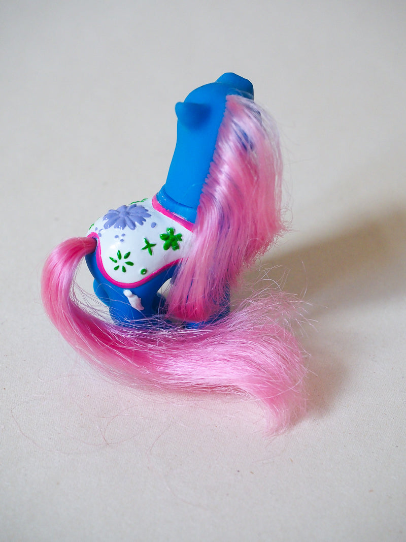 Bébé poney vintage bleu - selle en relief