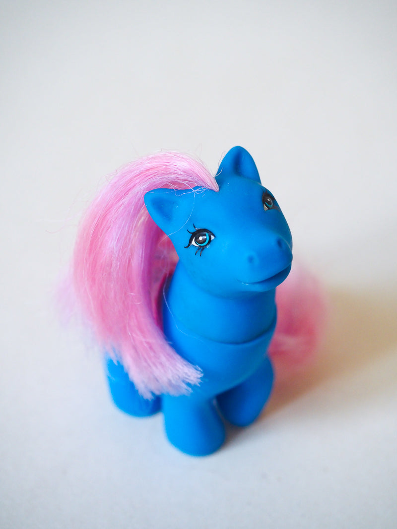 Bébé poney vintage bleu - selle en relief (2)