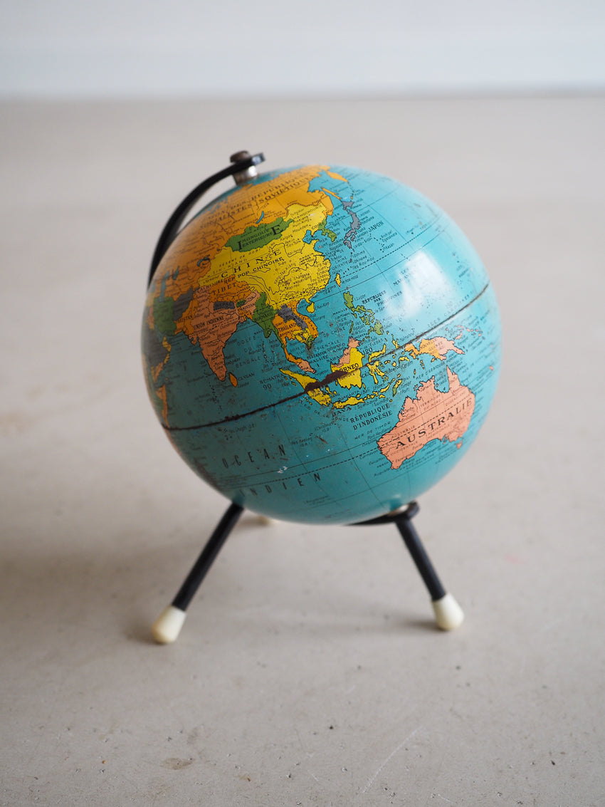 Petit globe terrestre en tôle tripode Cartes Taride