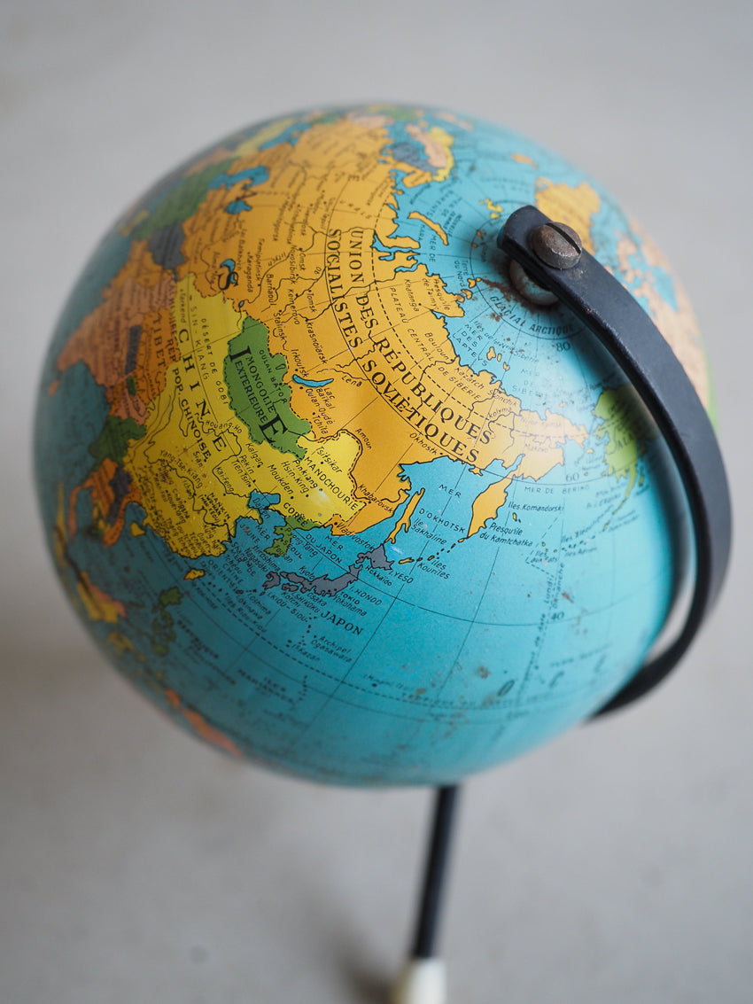 Petit globe terrestre en tôle tripode Cartes Taride