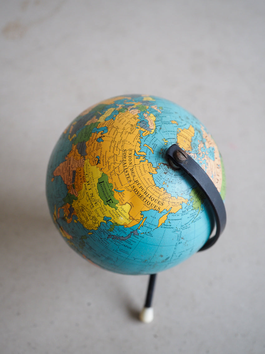 Petit globe terrestre en tôle tripode Cartes Taride