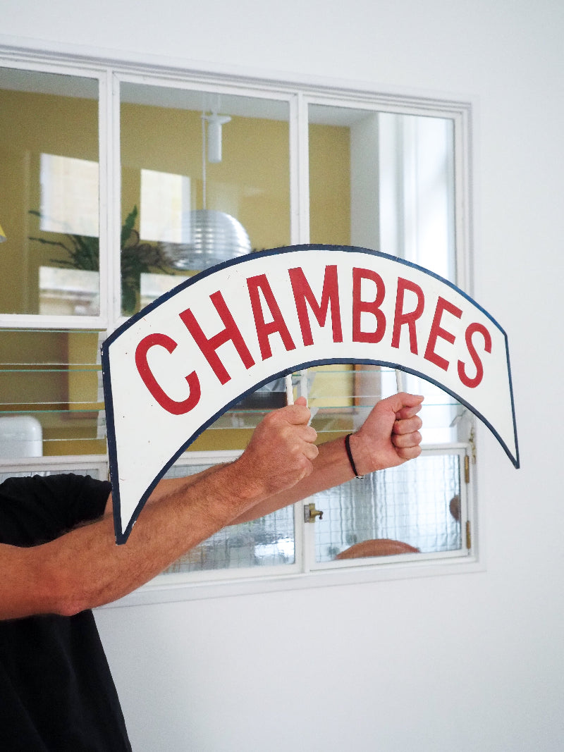 Ancienne enseigne métallique peinte à la main – "Chambres"