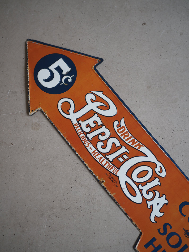Grande plaque Publicitaire Vintage Pepsi-Cola en Métal – Forme Flèche