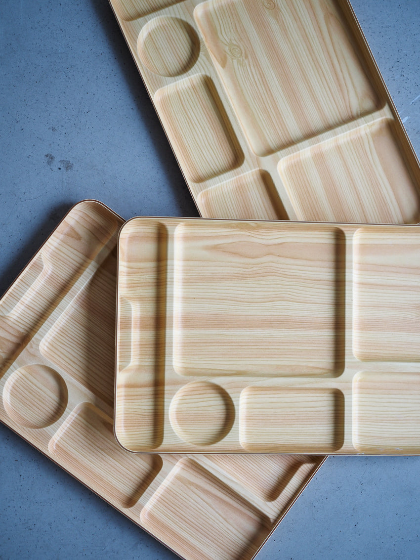 Plateau repas Caleppio plastique moulé imitation bois
