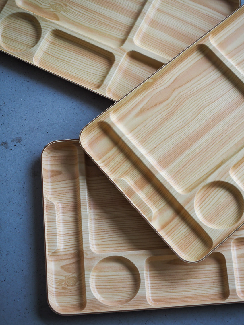 Plateau repas Caleppio plastique moulé imitation bois
