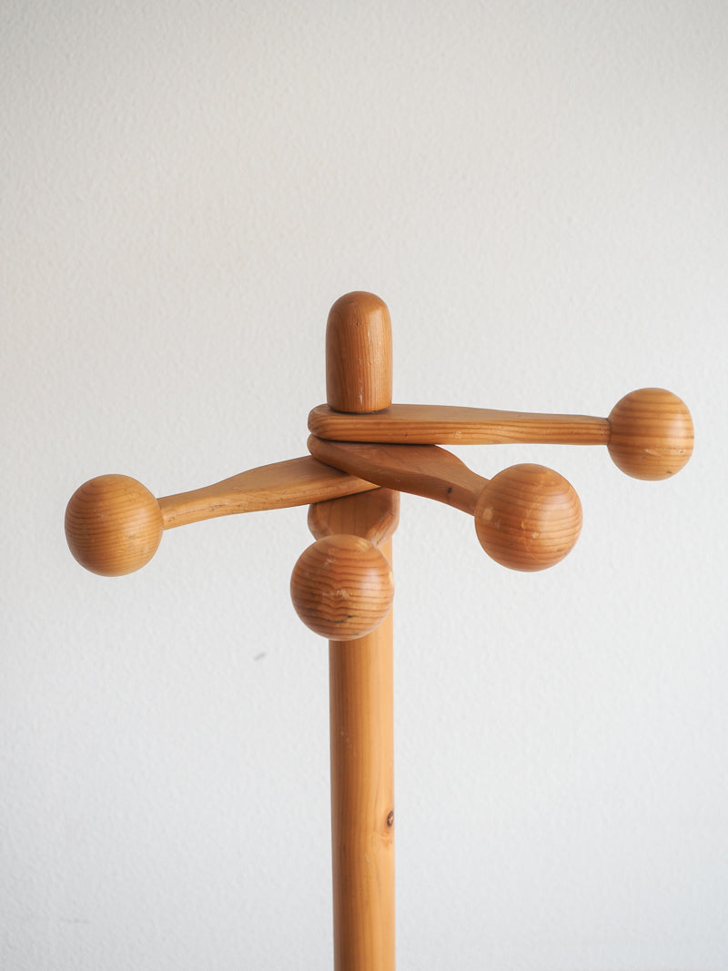 Porte-manteau spoutnik en bois brutaliste