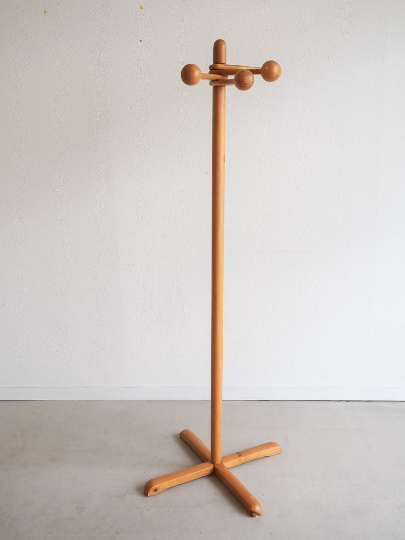 Porte-manteau spoutnik en bois brutaliste