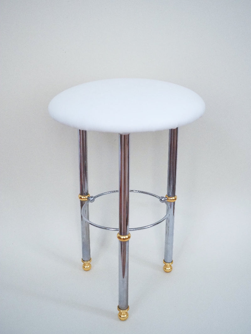Tabouret tripode en métal chromé et doré
