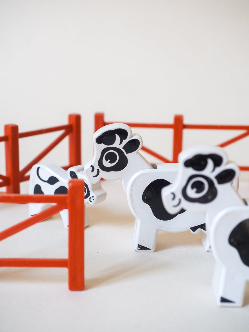 Les Minitou les vaches noires et blanches - Educalux
