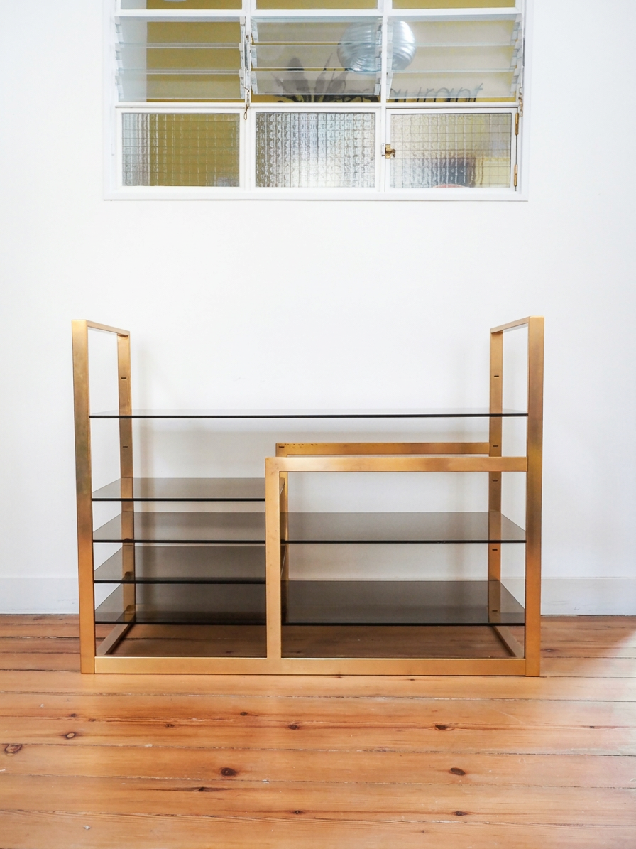 console métal doré et verre fumé - dans le style de Pierre Vandel