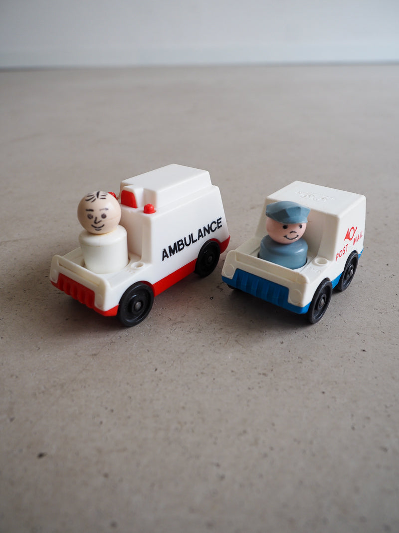 Ambulance et Post Mail Little People