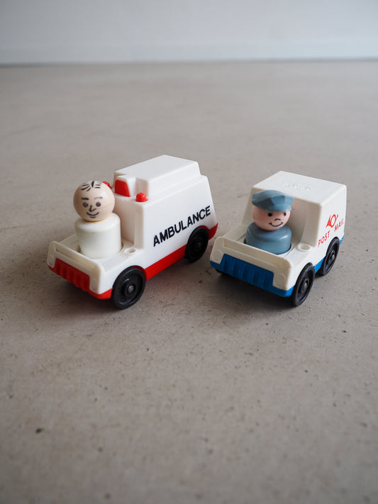 Ambulance et Post Mail Little People