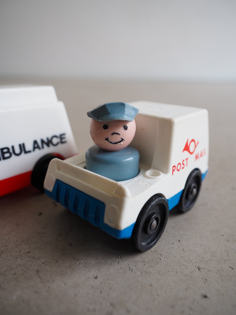 Ambulance et Post Mail Little People