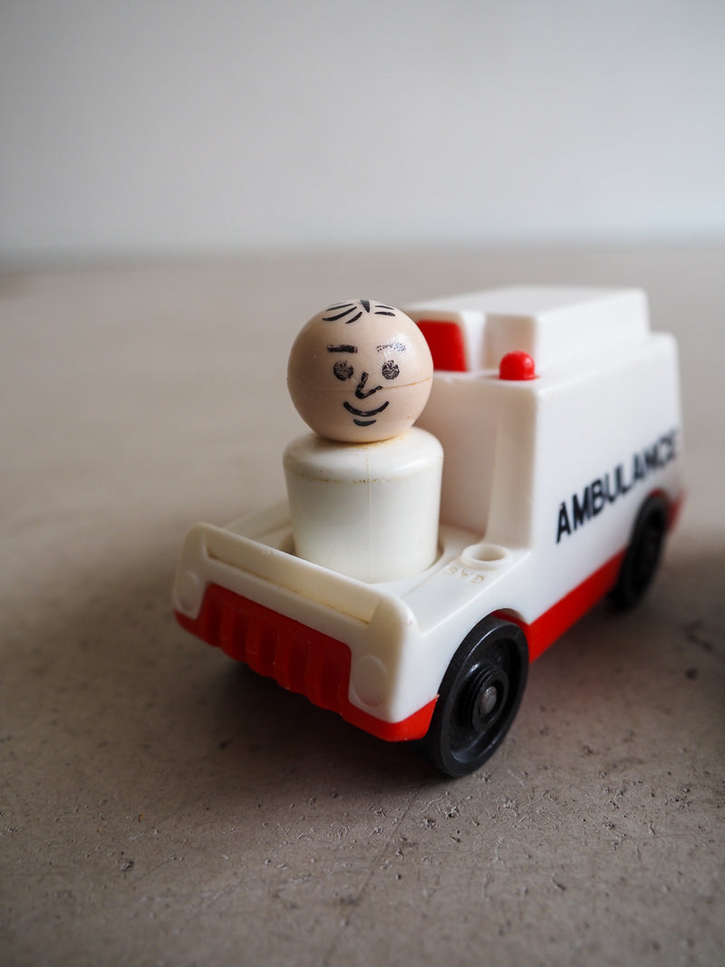 Ambulance et Post Mail Little People