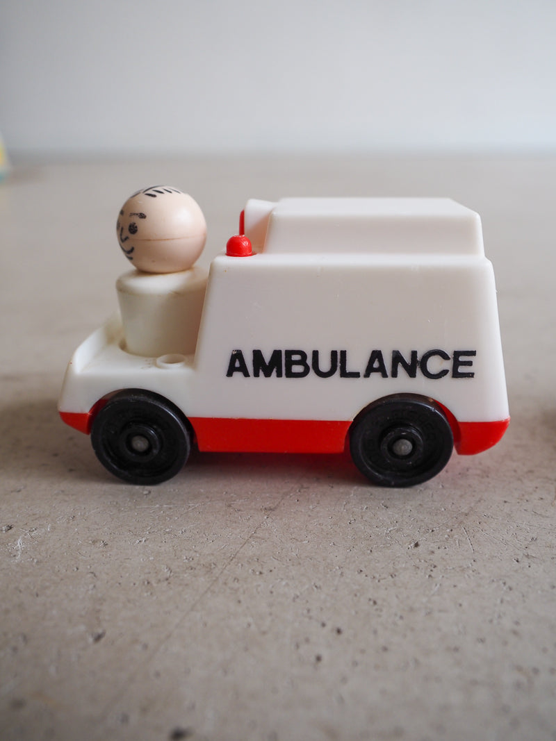 Ambulance et Post Mail Little People