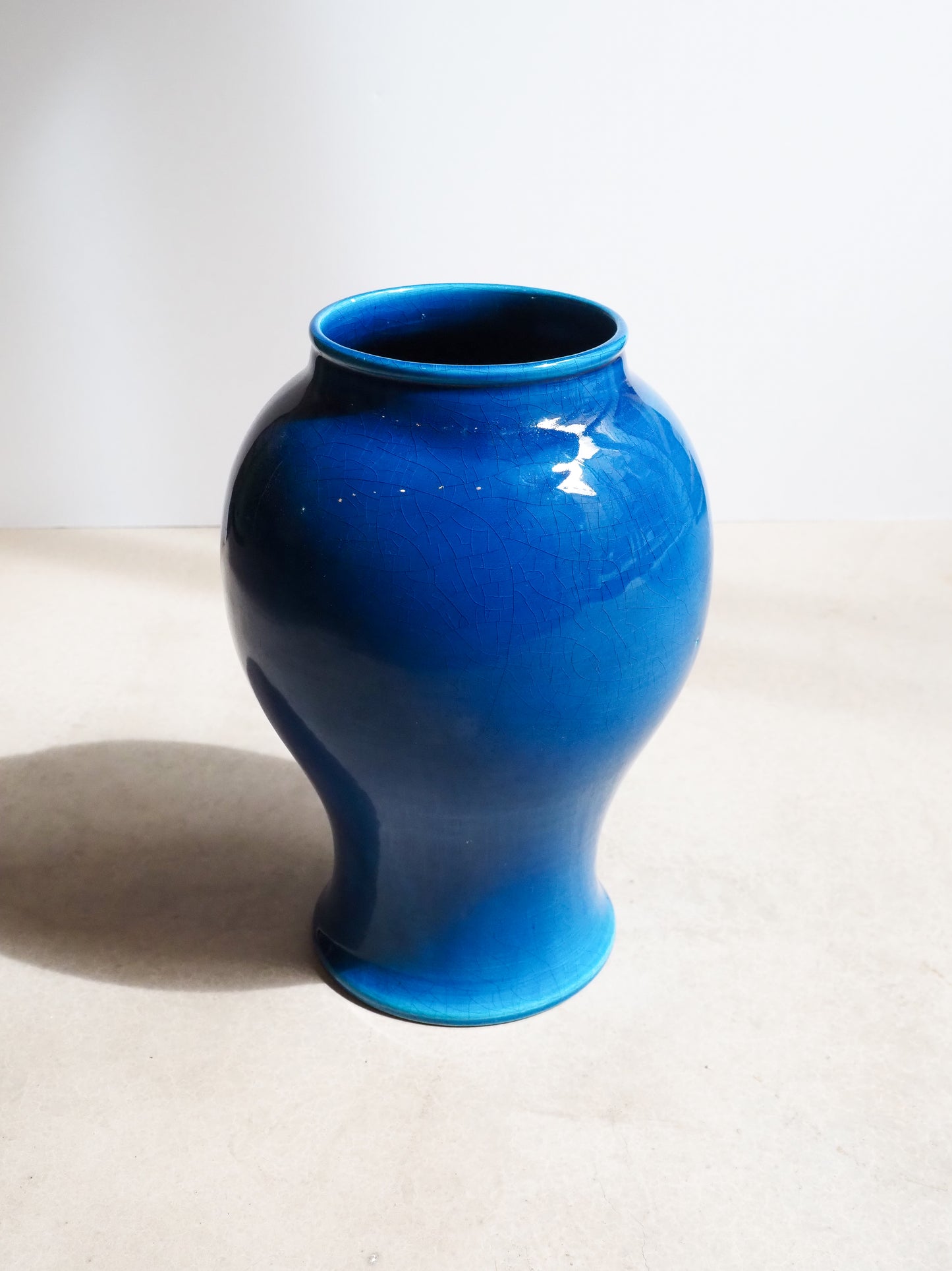 Grand vase bleu de colbat en céramique vintage